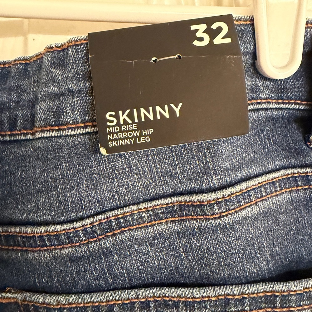 Forever 21 women’s Dark Blue Skinny Jeans - Picture 4 of 4